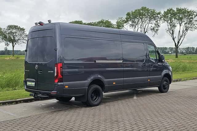 Mercedes-Benz Sprinter (2024) thumbnail 3