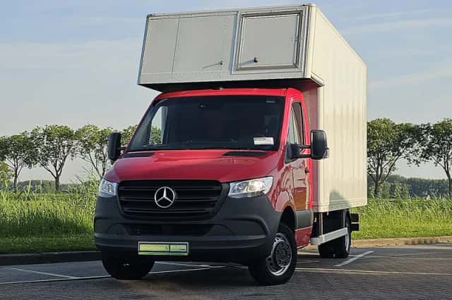 Mercedes-Benz Sprinter (2023) thumbnail 1