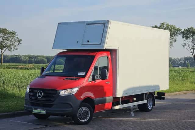 Mercedes-Benz Sprinter (2023) thumbnail 2