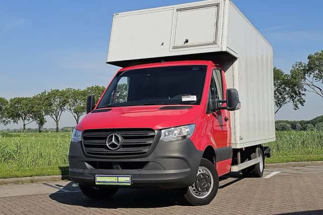 Mercedes-Benz Sprinter (2023) thumbnail 1