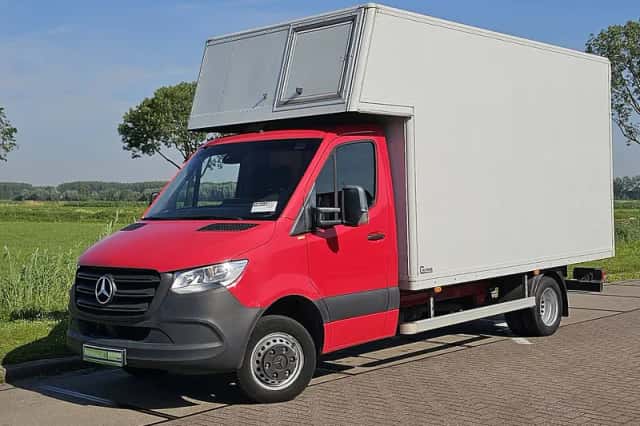 Mercedes-Benz Sprinter (2023) thumbnail 2
