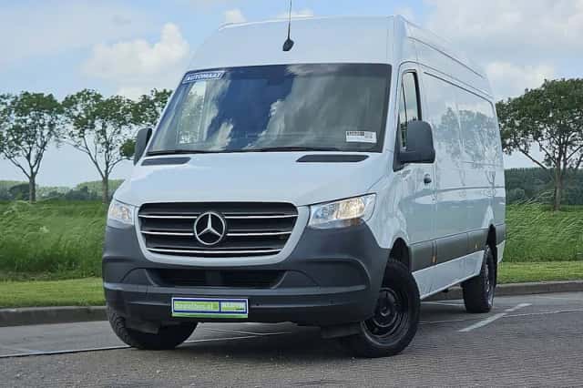 Mercedes-Benz Sprinter (2018) thumbnail 1