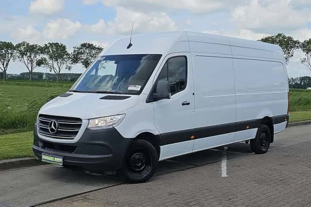 Mercedes-Benz Sprinter (2018) thumbnail 2