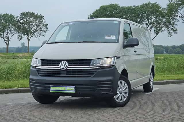 Volkswagen Transporter (2024) thumbnail 1