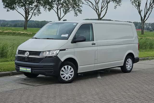 Volkswagen Transporter (2024) thumbnail 2