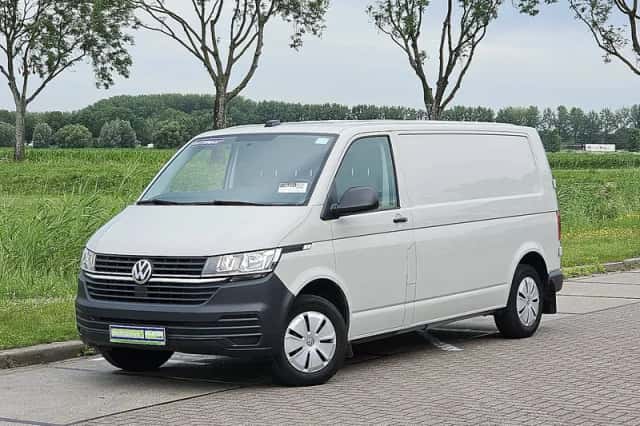 Volkswagen Transporter (2024) thumbnail 2
