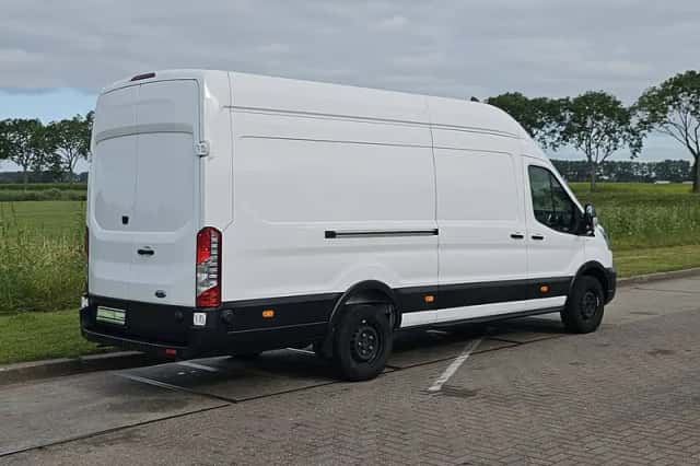 Ford Transit (2024) thumbnail 3