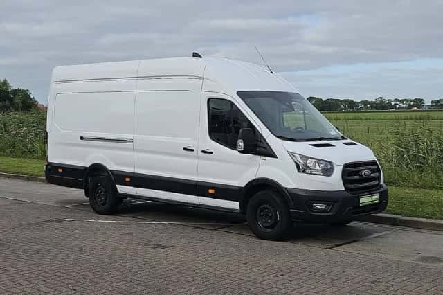 Ford Transit (2024) thumbnail 4