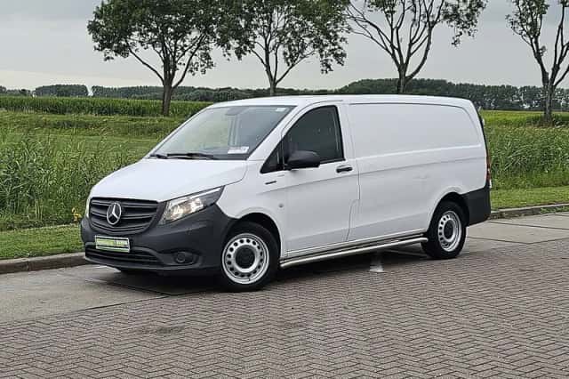 Mercedes-Benz eVito (2022) thumbnail 2