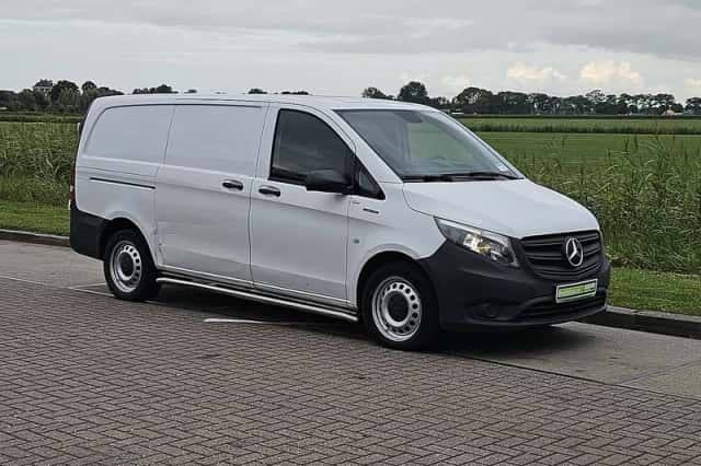 Mercedes-Benz eVito (2022) thumbnail 4