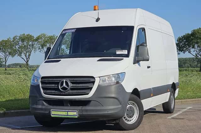 Mercedes-Benz Sprinter (2021) thumbnail 1