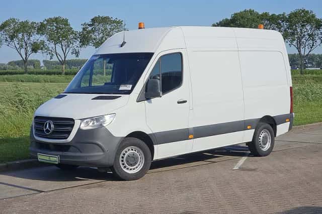 Mercedes-Benz Sprinter (2021) thumbnail 2