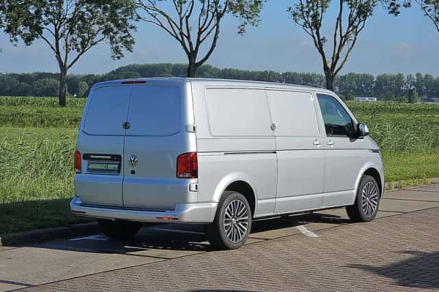 Volkswagen Transporter (2023) thumbnail 3