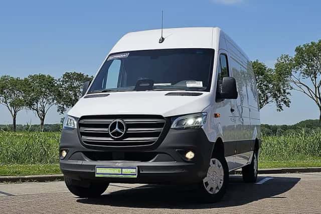Mercedes-Benz Sprinter (2024) thumbnail 1