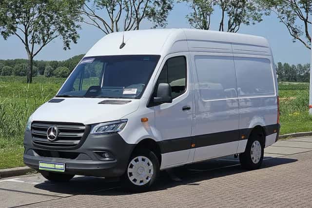 Mercedes-Benz Sprinter (2024) thumbnail 2