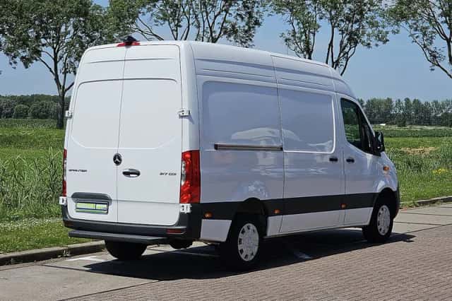Mercedes-Benz Sprinter (2024) thumbnail 3