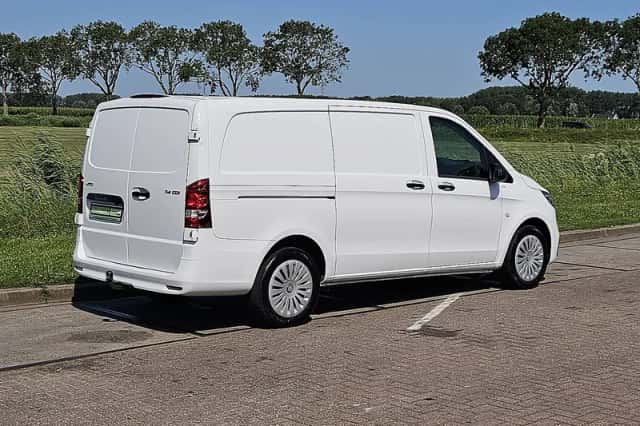 Mercedes-Benz Vito (2024) thumbnail 3