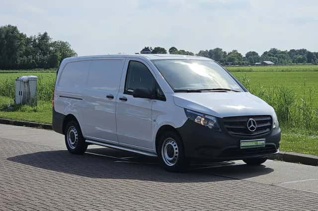 Mercedes-Benz Vito (2022) thumbnail 4