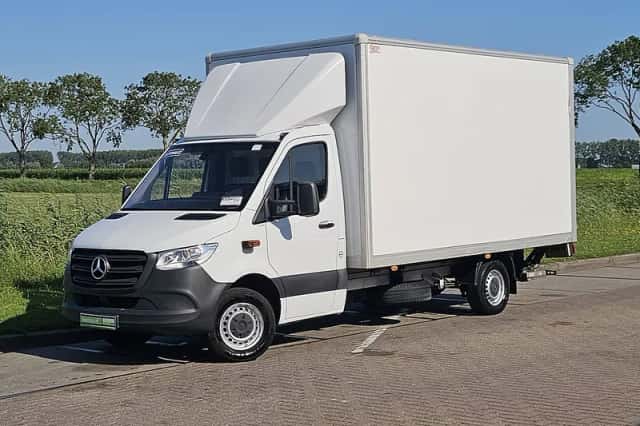 Mercedes-Benz Sprinter (2022) thumbnail 2