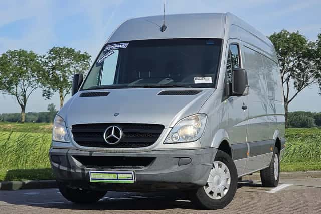 Mercedes-Benz Sprinter (2011) thumbnail 1