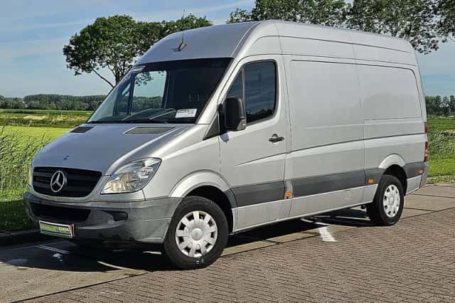 Mercedes-Benz Sprinter (2011) thumbnail 2