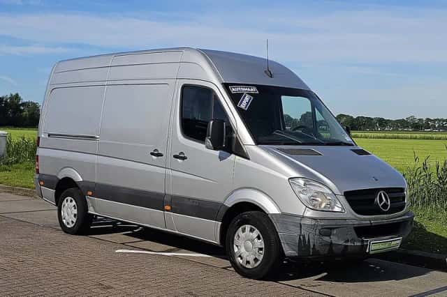 Mercedes-Benz Sprinter (2011) thumbnail 4