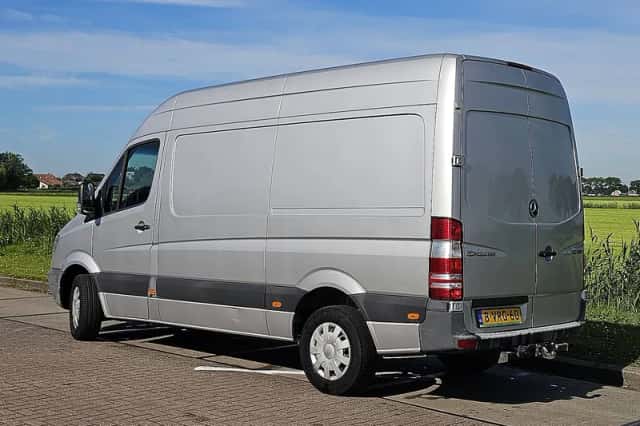 Mercedes-Benz Sprinter (2011) thumbnail 5