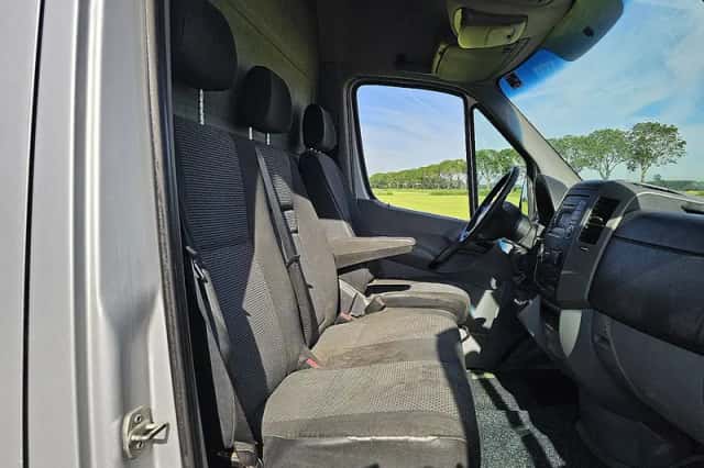 Mercedes-Benz Sprinter (2011) thumbnail 6