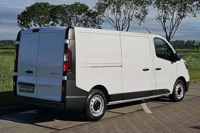 Renault Trafic (2022) thumbnail 3
