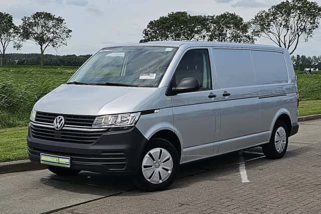 Volkswagen Transporter (2023) thumbnail 2