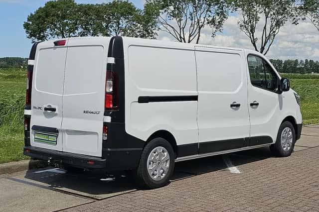 Renault Trafic (2022) thumbnail 3