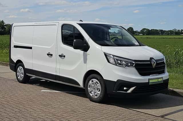 Renault Trafic (2022) thumbnail 4