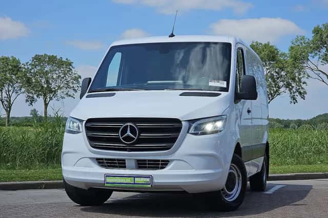 Mercedes-Benz Sprinter (2023) thumbnail 1