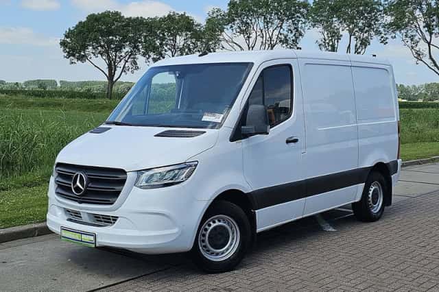 Mercedes-Benz Sprinter (2023) thumbnail 2