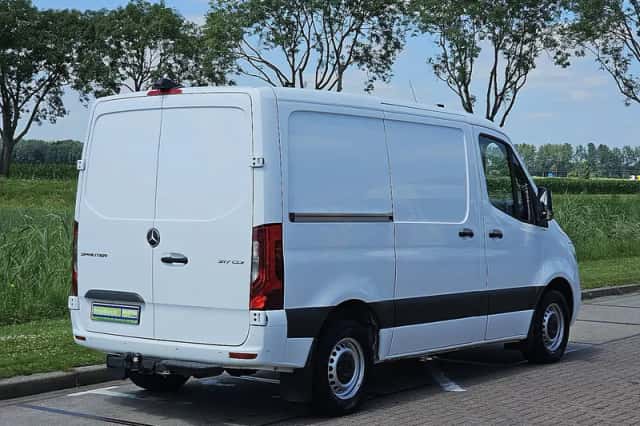 Mercedes-Benz Sprinter (2023) thumbnail 3