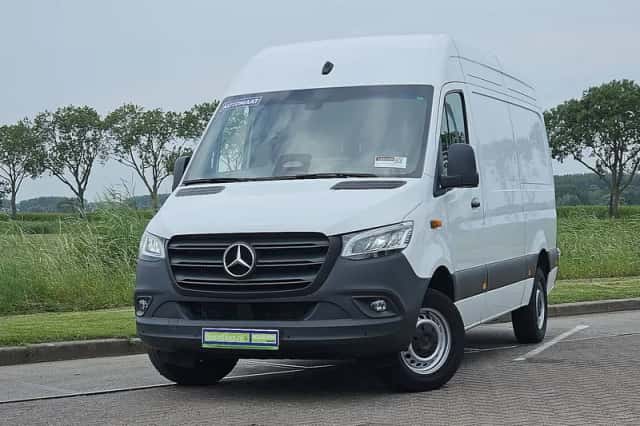Mercedes-Benz Sprinter (2024) thumbnail 1