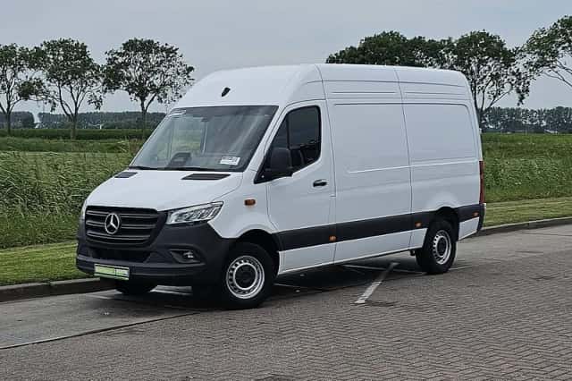 Mercedes-Benz Sprinter (2024) thumbnail 2