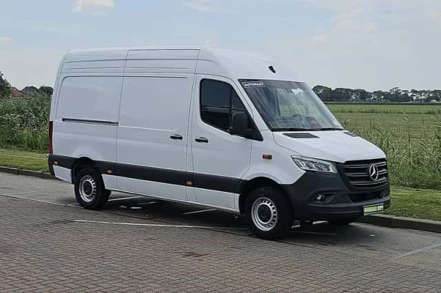 Mercedes-Benz Sprinter (2024) thumbnail 4