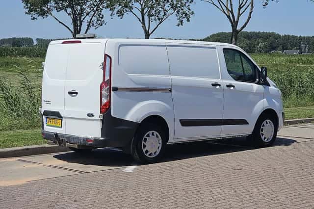 Ford Transit (2016) thumbnail 3