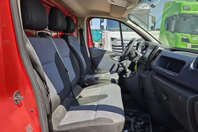 Opel Vivaro (2016) thumbnail 6