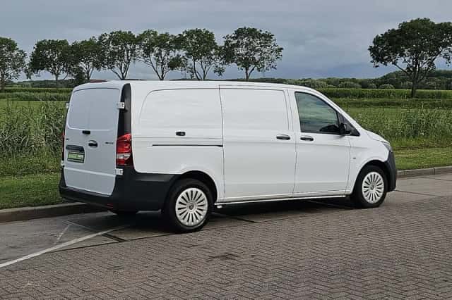 Mercedes-Benz Vito (2024) thumbnail 3