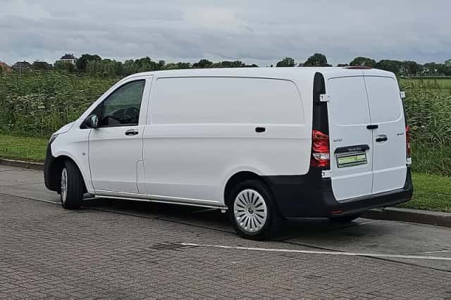 Mercedes-Benz Vito (2024) thumbnail 5