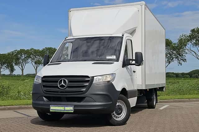 Mercedes-Benz Sprinter (2023) thumbnail 1