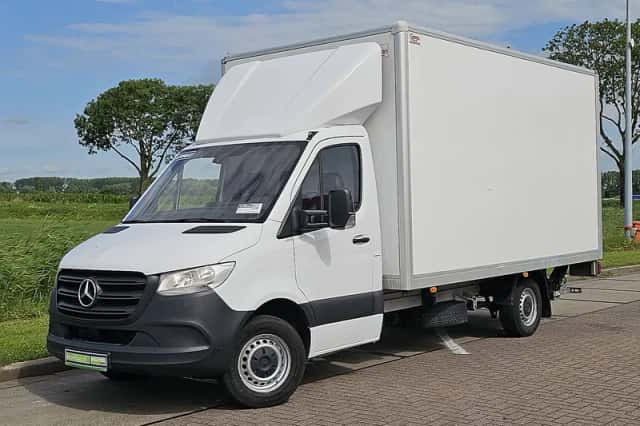 Mercedes-Benz Sprinter (2023) thumbnail 2