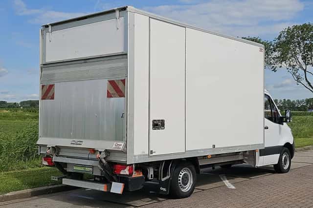 Mercedes-Benz Sprinter (2023) thumbnail 3