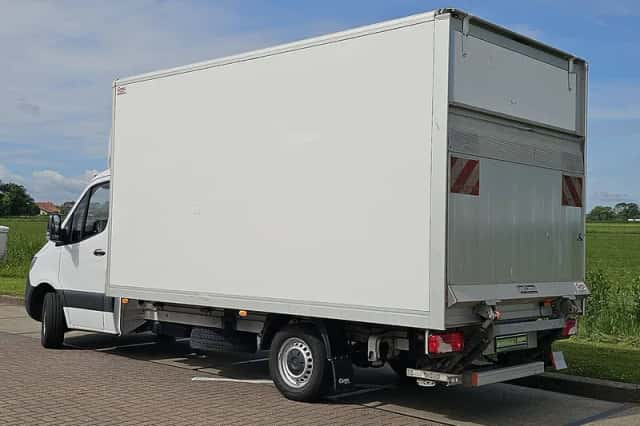 Mercedes-Benz Sprinter (2023) thumbnail 5