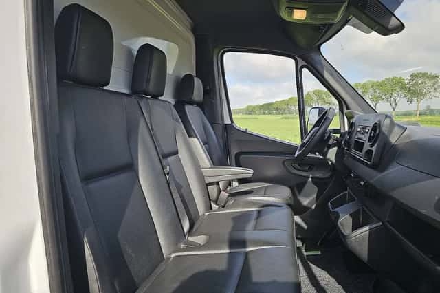 Mercedes-Benz Sprinter (2023) thumbnail 6