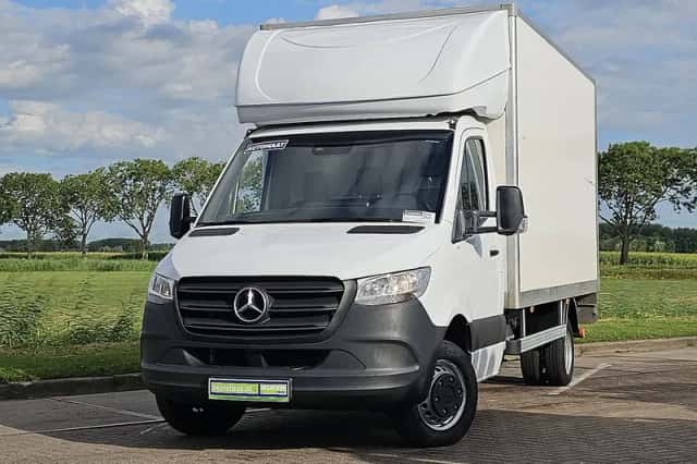 Mercedes-Benz Sprinter (2023) thumbnail 1