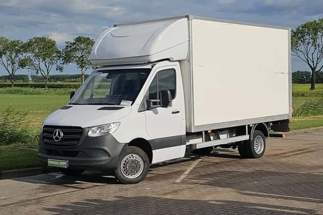 Mercedes-Benz Sprinter (2023) thumbnail 2