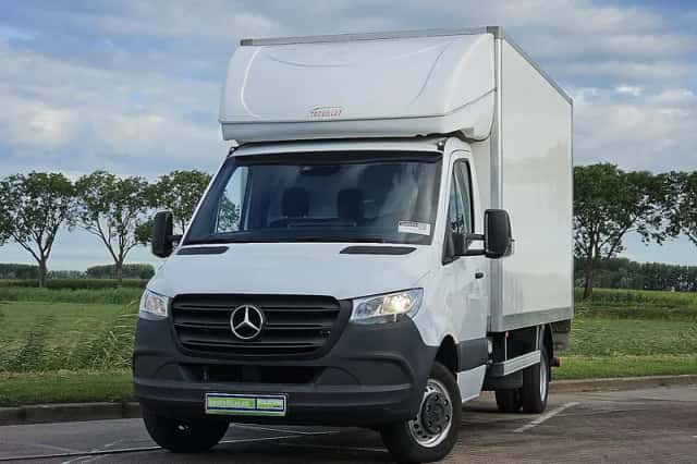 Mercedes-Benz Sprinter (2023) thumbnail 1